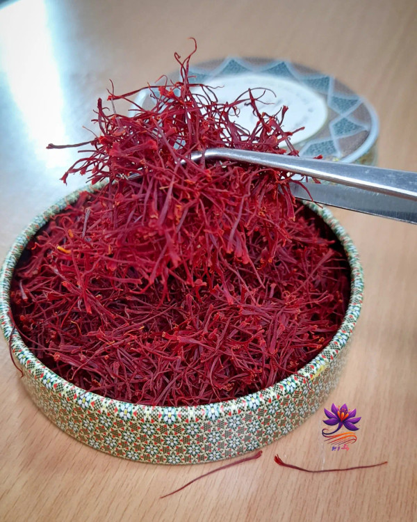 زعفران درجهیک یک نگین قائنات مناسب مصارف خانگی و حرفهای