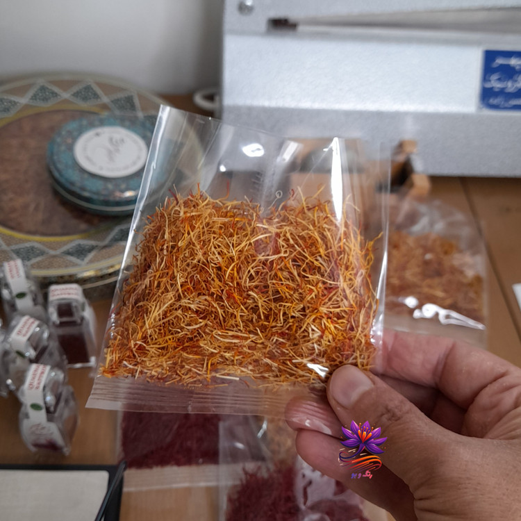 ریشهی پُرسرخ زعفران درجهیک و پاک شده